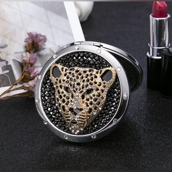 Gorgeous Travel Rhinestone Leopard Mirror